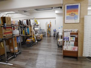 スッキリとした横浜支店の倉庫スペース