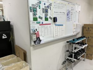 バッテリー充電台はスリムに！