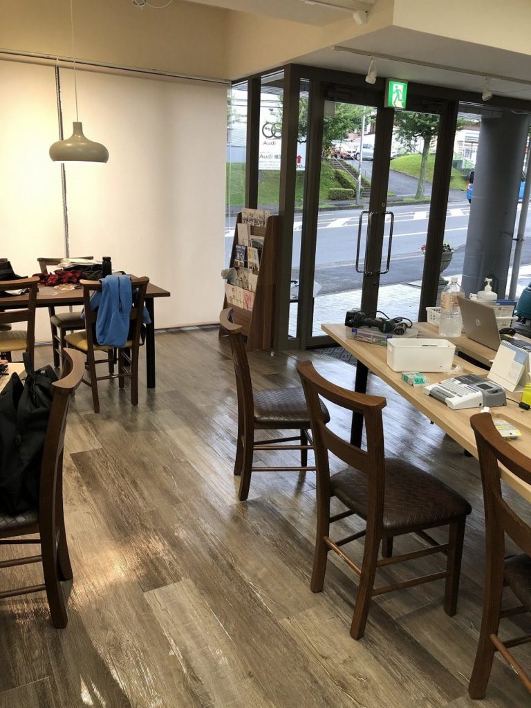 横浜支店執務スペース！外から見るとcafeのようです