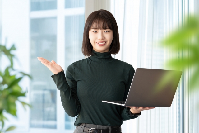 単なる販売で終わらない、運用サポート付きレンタルを提案する担当スタッフ
