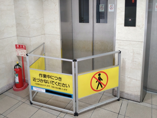 昇降機等定期検査中の様子